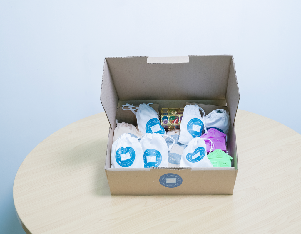 Premium Kit. Includes - Portable Sand Tray, 2.5 kg Kinetic Sand (non-toxic and Australian made) and over 150 Miniatures