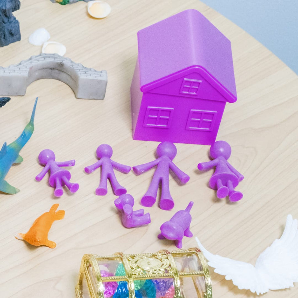 Basic Portable Sand Tray Starter Kit. Includes - Portable Sand Tray, 2.5 kg of Kinetic Sand (non-toxic and Australian made)  and Miniatures