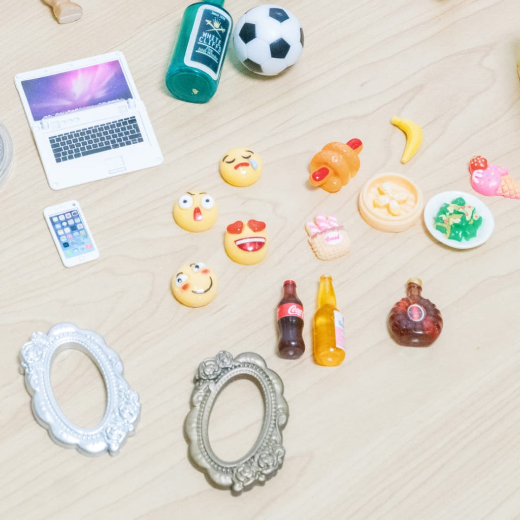 Basic Portable Sand Tray Starter Kit. Includes - Portable Sand Tray, 2.5 kg of Kinetic Sand (non-toxic and Australian made)  and Miniatures