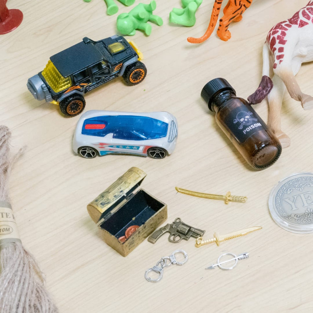 Basic Portable Sand Tray Starter Kit. Includes - Portable Sand Tray, 2.5 kg of Kinetic Sand (non-toxic and Australian made)  and Miniatures